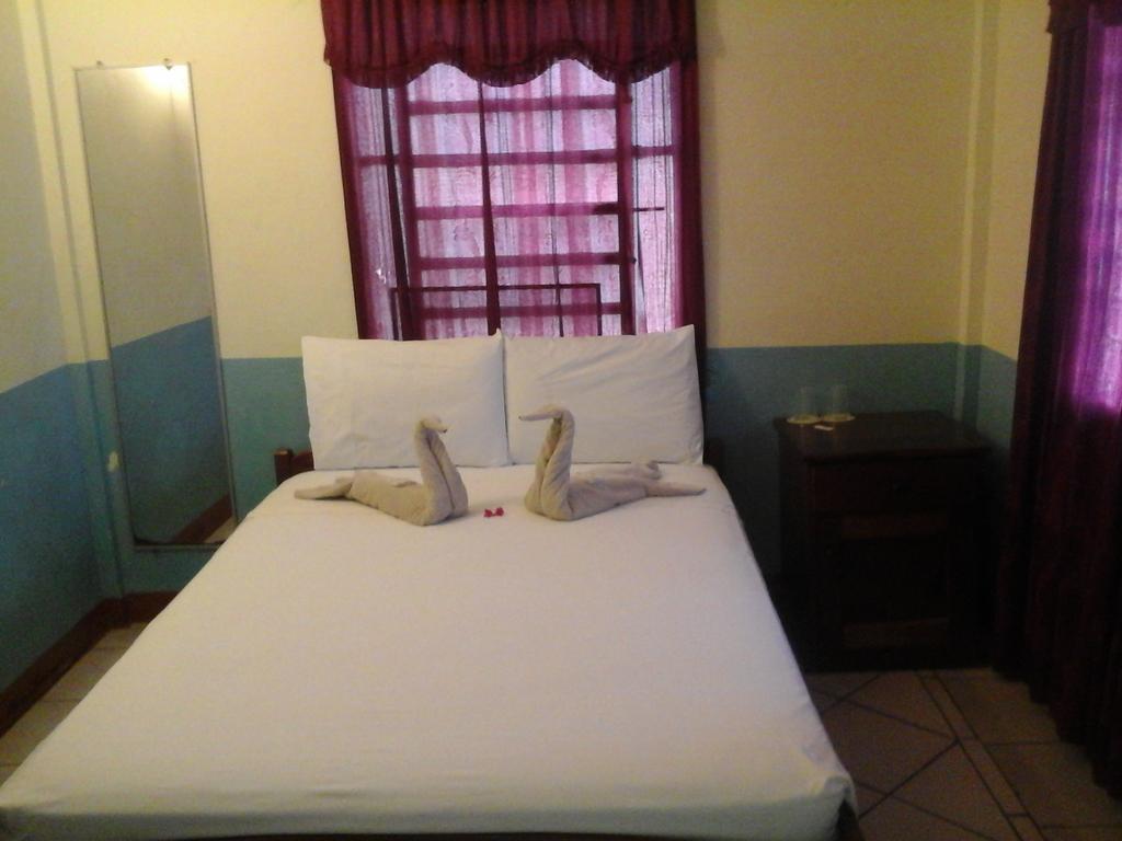 Belcove Hotel & Guesthouse Belize City Esterno foto