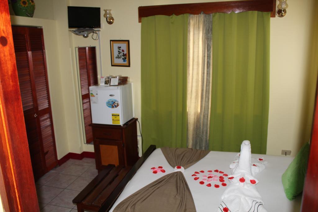 Belcove Hotel & Guesthouse Belize City Esterno foto